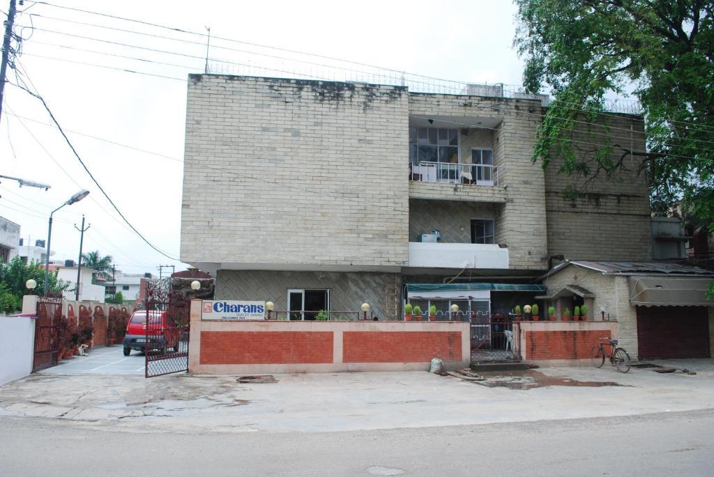Charans Guest House Лакхнау Экстерьер фото